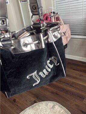 Juicy Couture Day Dreamer Black and White Signature Lined Handbag Interior